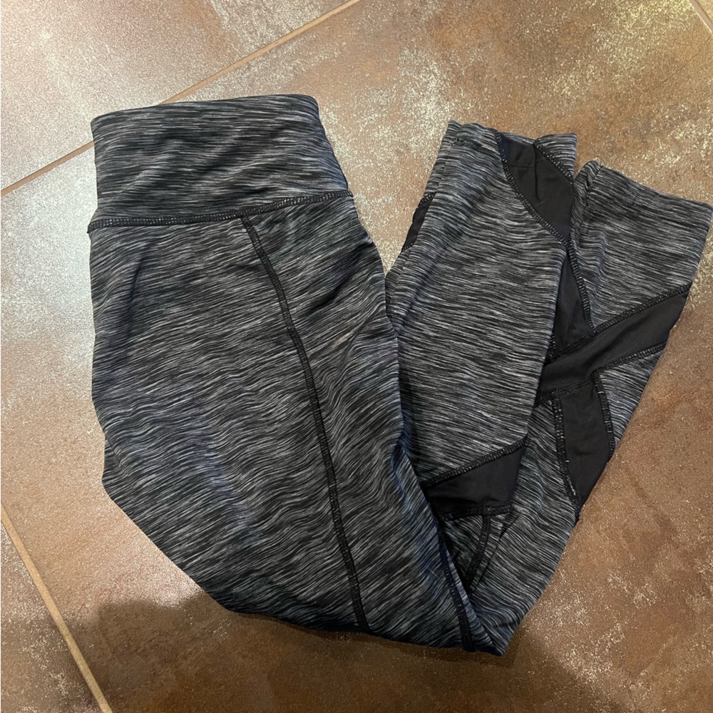 Grey/black capri leggings